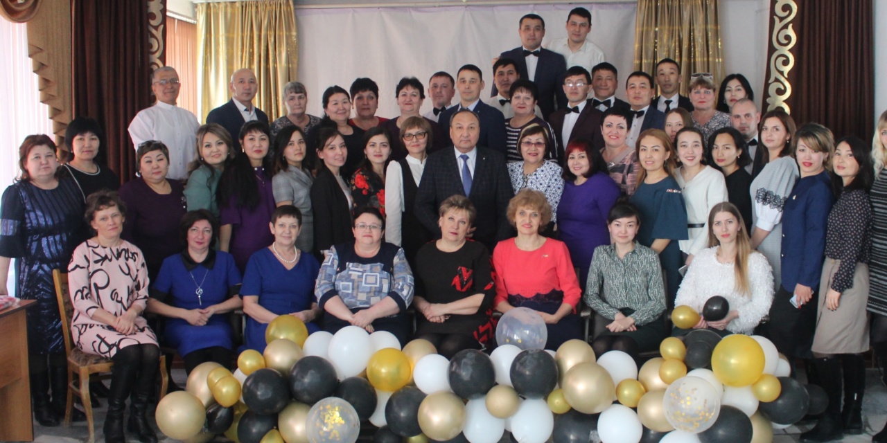 Көктем мерекесі құтты болсын, қымбатты әйелдер!