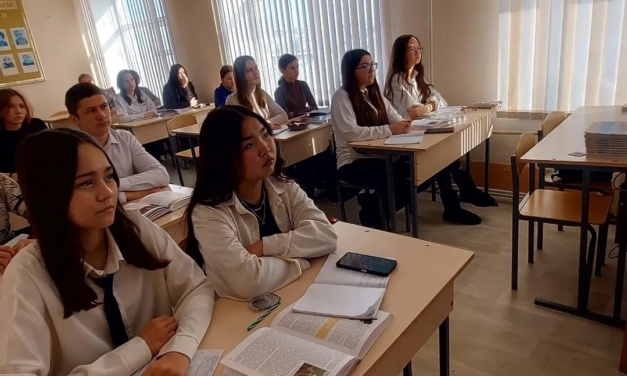 Темекі шегудің зияны туралы кураторлық сағат өтті