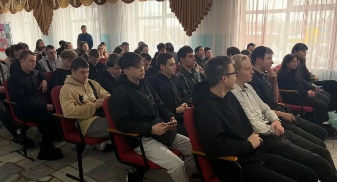 Студенты посмотрели фильм «Дроп»